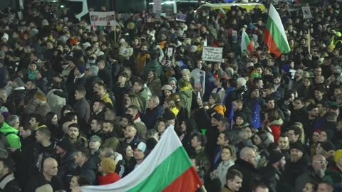 Thousands protest against corruption in power in the evening in Sofia Video stock 324561438
