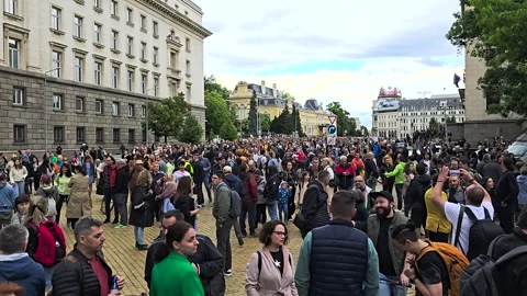 Thousands of protesters gather in downtown Sofia against the mafia Vídeos de archivo 315363886