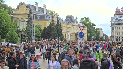 Thousands of protesters gather in downtown Sofia Vídeos de archivo 315363924