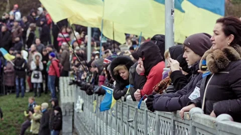  Thousands of protesters on the Maidan during the Revolution of Dignity Vidéo 240926307
