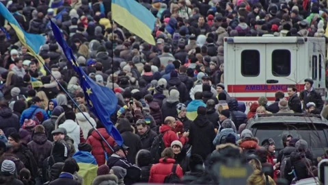  Thousands of protesters on the Maidan during the Revolution of Dignity Vidéo 240926330