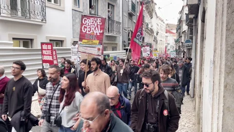 Thousands of Protesters Walking Through Lisbon Streets During General Strike Видео 325972923