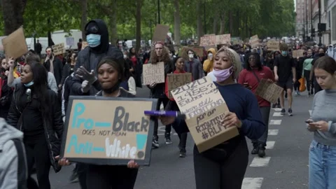 Thousands of protestors marching down Park Lane for Black Lives Matter Stock Footage 131825080