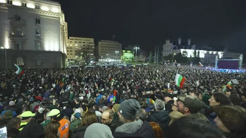 Thousands rally against corruption in power in the center of Sofia 스톡 동영상 324575763