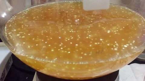 Thousands of small sodium balls stirring boiling in dioxane Stock-Footage 228441804