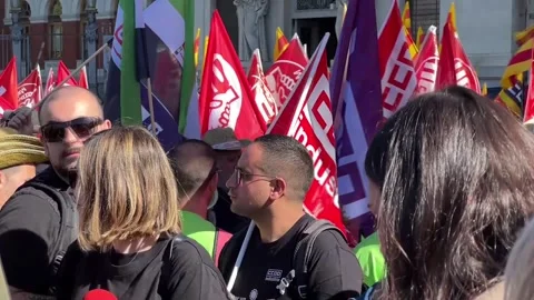 Thousands of workers demonstrate in front of MAPA in defence of farm workers, Ma Stock-Footage 271634214