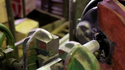 Thread cutting on a pipe Stockbeeldmateriaal 75024322