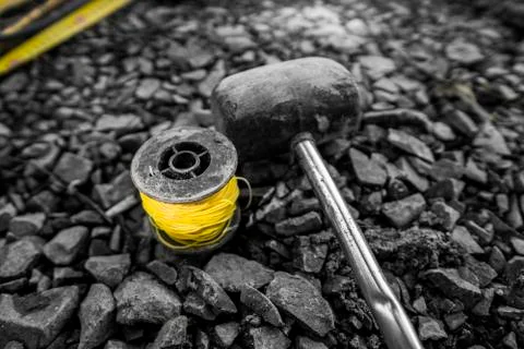 The thread to determine the level before placing the cobblestone and hammer lie Stock Photos