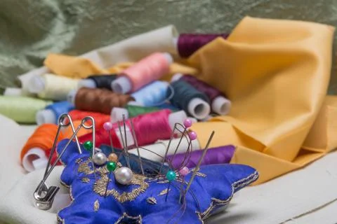 Thread, needles and fabrics for sewing Foto stock