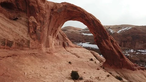 Threading the needle with a sandstone arch Video stock 86338510