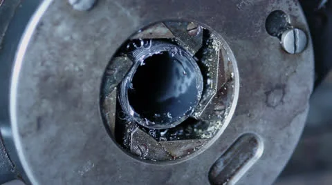 Threading a pipe 스톡 동영상 24374892