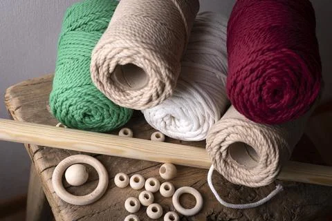 Threads and beads for macrame Foto stock