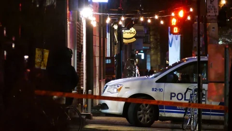 Threatening man rendering to police Stock Footage 102000742
