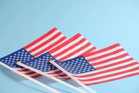 Three American flags on a blue background as a symbol of statehood and Stock Photos
