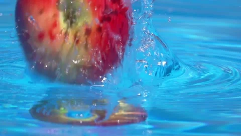 Three Apples falling into water Stock-Footage 146627261