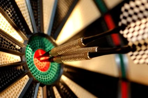 Three arrows in the centre of a dart board Foto stock