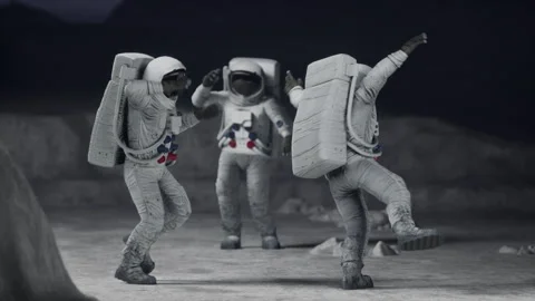 Three astronauts dance happily on the moon Vidéo 282037900