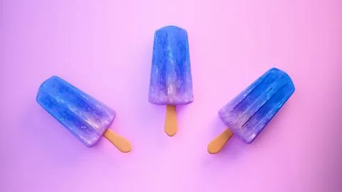 Three blue popsicles on purple background.... Foto stock