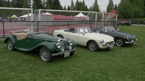 Three British vintage at the event. Vídeos de archivo 76790740