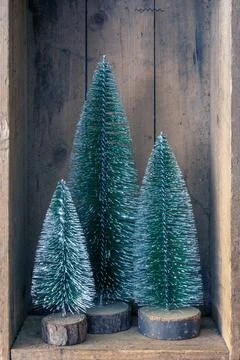Three Christmas tree objects in a wooden box An image of three Christmas t... Foto stock