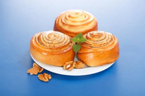 Three cinnamon rolls on plate Stock-Fotos