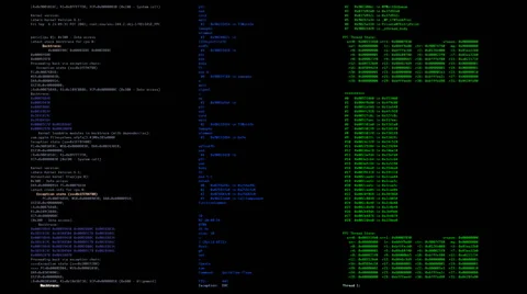 Three columns of computer data scrolling on control panel screen Vidéo 59250853