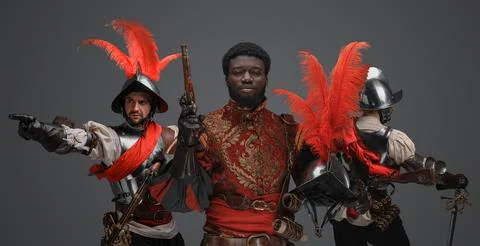Three conquistadors with plumed helmets and flintlock guns 库存照片