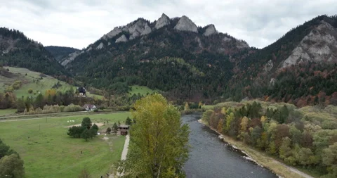 Three Crowns above Dunajec River in Pieniny on a cloudy autumn day Видео 346643515