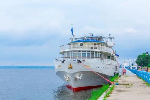 Three-deck passenger ship "Caesar" at the pier in the city of Saratov 스톡 사진