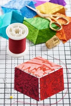 Three diamonds, which will be sewn in the form of a cube, which will form t.. Stock-Fotos