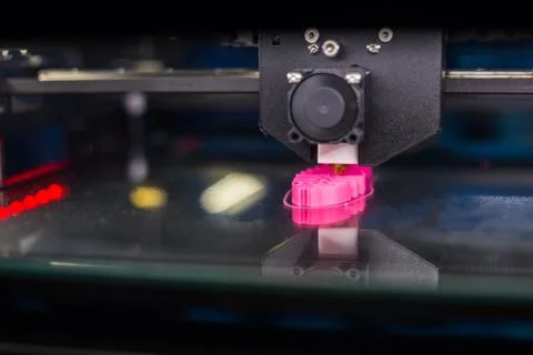 Three dimensional printing machine prints physical 3D model Foto stock