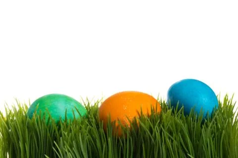 Three dyed easter eggs in the grass Foto stock