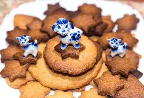 Three Easter china lambs on the plate with ginger cookies Stock Photos