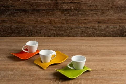 Three empty cups of coffee on desk diagonal left Foto stock