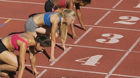 Three female athletes simultaneously start running marathon, rivalry, slow-mo 스톡 동영상 85001104
