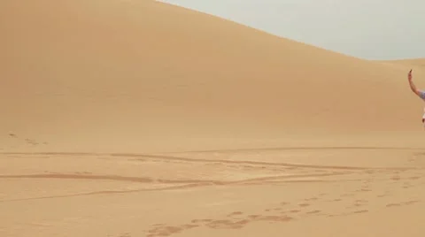 Three friends lost on the desert Stockbeeldmateriaal 10839912