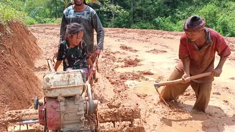 Three generations working together. Stock Footage 321930436