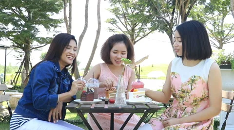 Three girls having fun talking Stock Footage 58492164