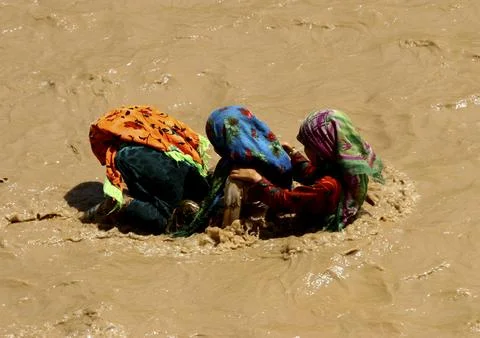 Three Girls Playing In A River Using A Palm Tree As A Flotation Boat, Tiham.. Stock Photos