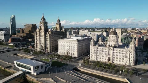 Three Graces: Royal Liver Building, Cunard Building &amp; Port of Liverpool Building Vídeos de archivo 254187008