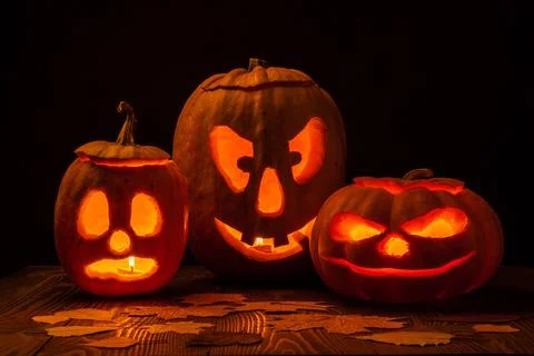 Three halloween jack o lantern pumpkins Foto stock