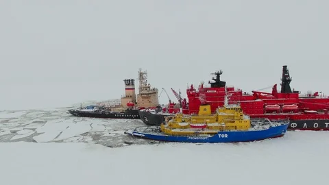 Three icebreakers together. Vídeo Stock 99249658