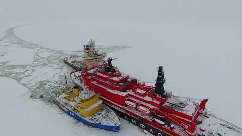 Three icebreakers together. Vídeo Stock 99251455