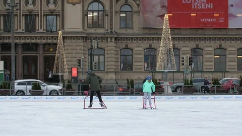 Three kids skating on a big square at a traditional building in Helsinki in Stock-Footage 122820084