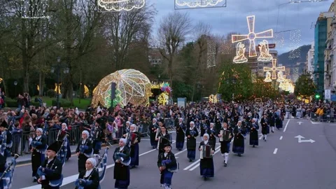 Three Kings Parade marching along illuminated avenue in Oviedo, Spain Stock-Footage 346956906