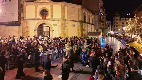 Three Kings Parade marching through historic city street in Oviedo, Spain 库存影片 347452442