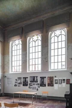 Three large windows, with a desk and chair at the bottom, is an academic 스톡 사진