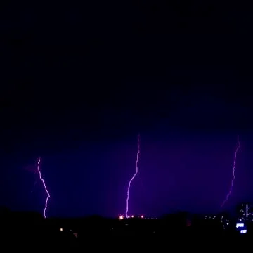 Three lightning strikes in a row Foto stock