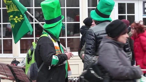 Three man drinking beer on celebration of irish St. Patrick's Day in Moscow Stock Footage 72510768