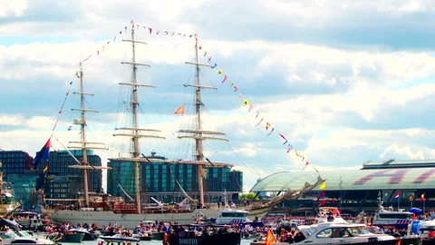 Three-Masted Dutch Tall Ship During SAIL Amsterdam 2025 Vidéo 336294918